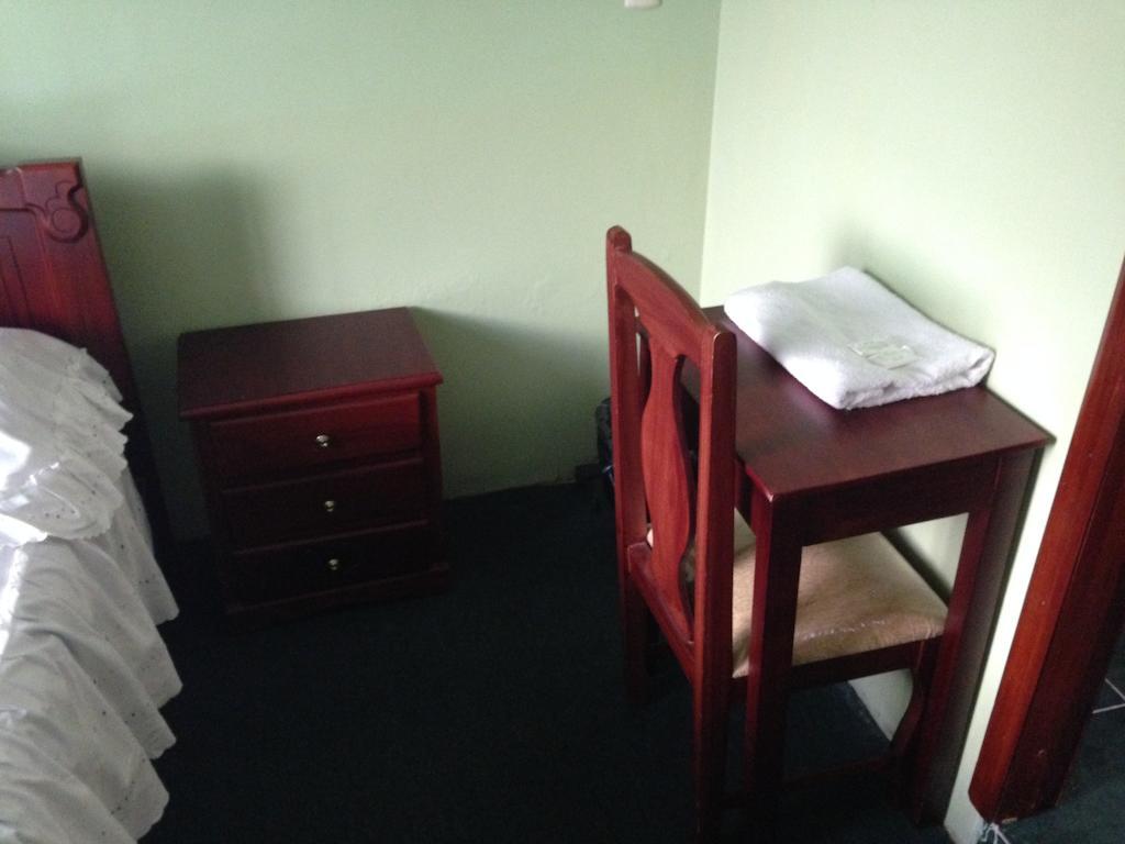 Hostal Los Lirios Loja Cameră foto