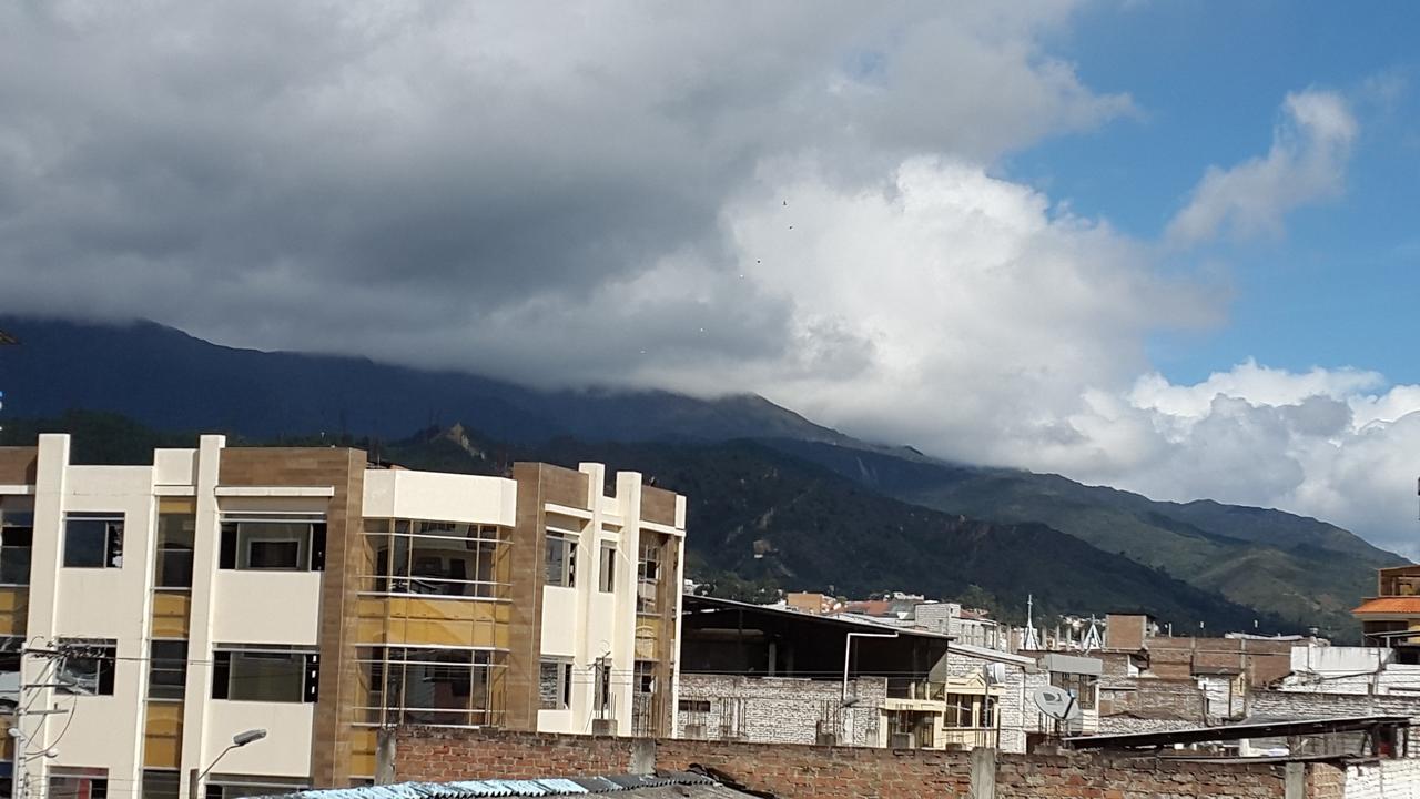Hostal Los Lirios Loja Exterior foto